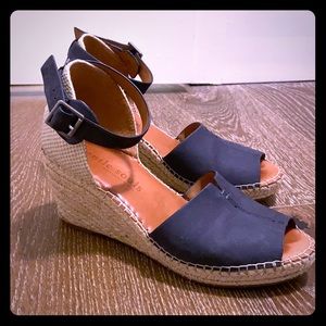 Gentle Souls by Kenneth Cole Espadrilles